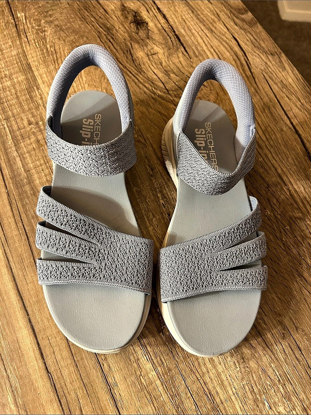 Skechers Cali Rumble On Strappy Platform Sandals in Gray & White US 8 New